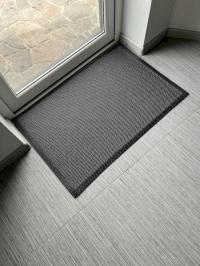 Exit carpet black