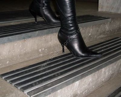 Anti-slip pad for steps 80x18 mm